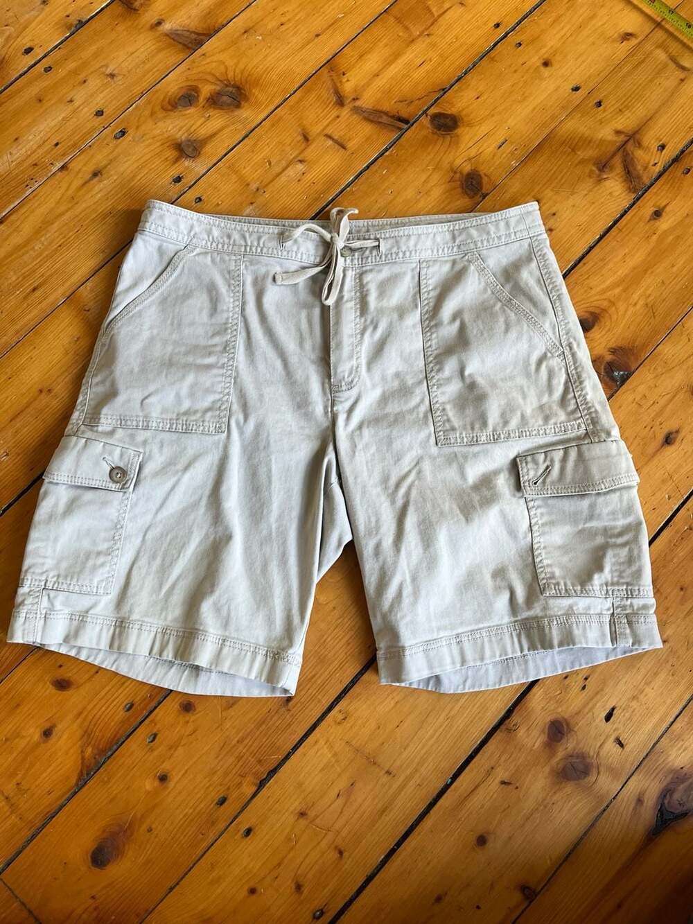 L.L. Bean Favorite Fit Cargo Shorts Tan Size 12 Reg